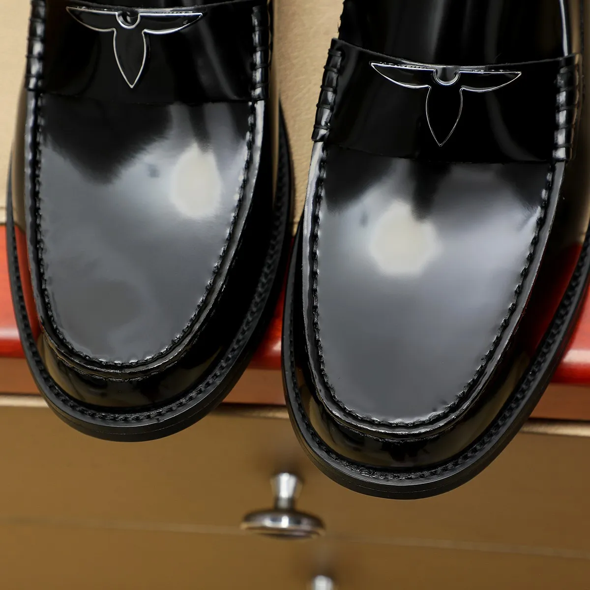 Factory price 440 💰 Louis Vuitton LV ® 🆕 model 🔛Full shoe counter, first layer cowhide, 🐂leather lined casual shoes for men, super soft outsole, essential for driving. Counter synchronization, original first layer cowhide, completely 1:1 mold customization 🌹Top version, optional! Number: 38-45 (46. Customized)